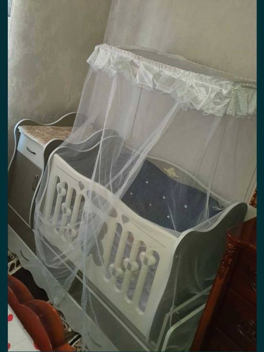 Детский кровать и коляска сотилади