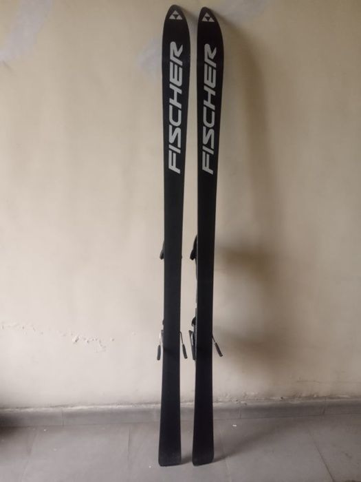 Ски Фишер с автомати Стуролиа . Височина 168,7см.