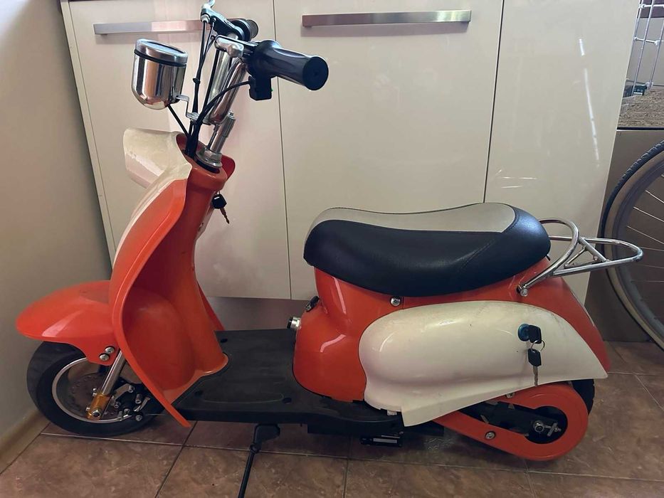 Детски електрически скутер LITTLE HORNET 250W