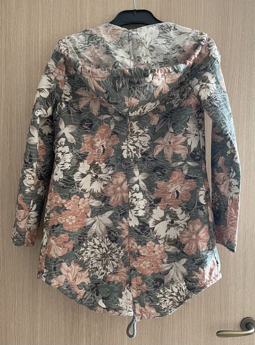 Два модела дамско манто/тренчкот