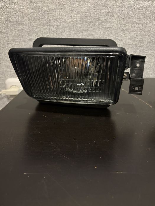 Продам на бмв е34 противотуманки