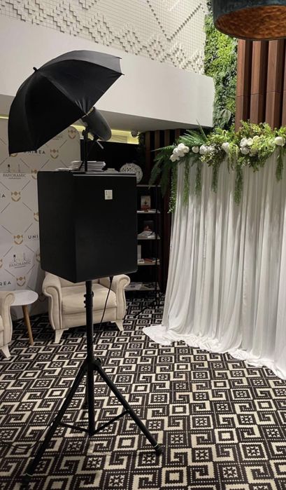 Vand cabina foto/photobooth complet echipata cu fundal si accesorii