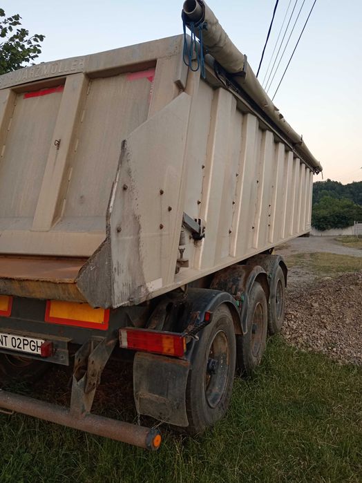 Semiremorca piatra