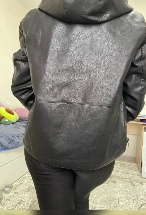 Продам женскую куртку р.54-56