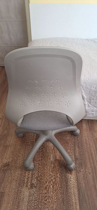 Стол ученически запазен сив цвят