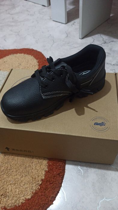 Продам новые ботинки