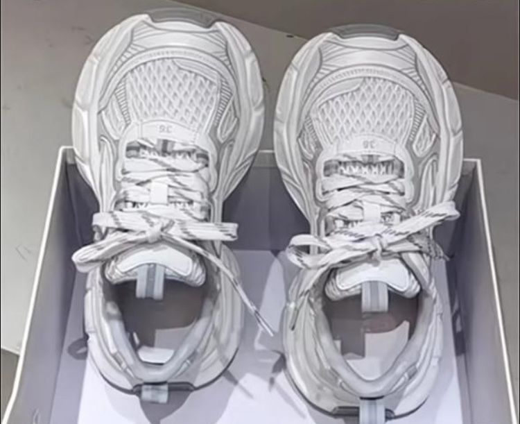 Продам кроссовки