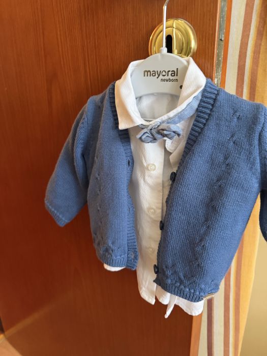 Риза и жилетка.