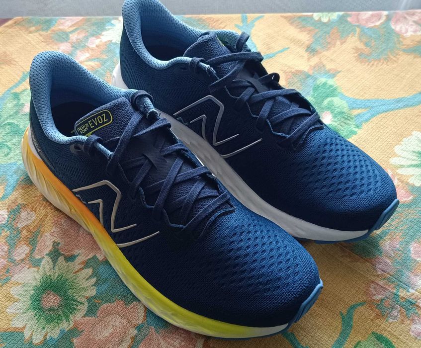 Маратонки NEW BALANCE FuelCell Propel v4 размер 44 и NEW BALANCE Evoz v3 размер 43. Нови.