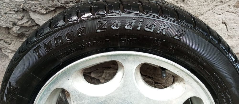 Продаю    шина  на мерс