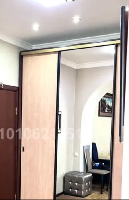 Зеркало большое в рамках