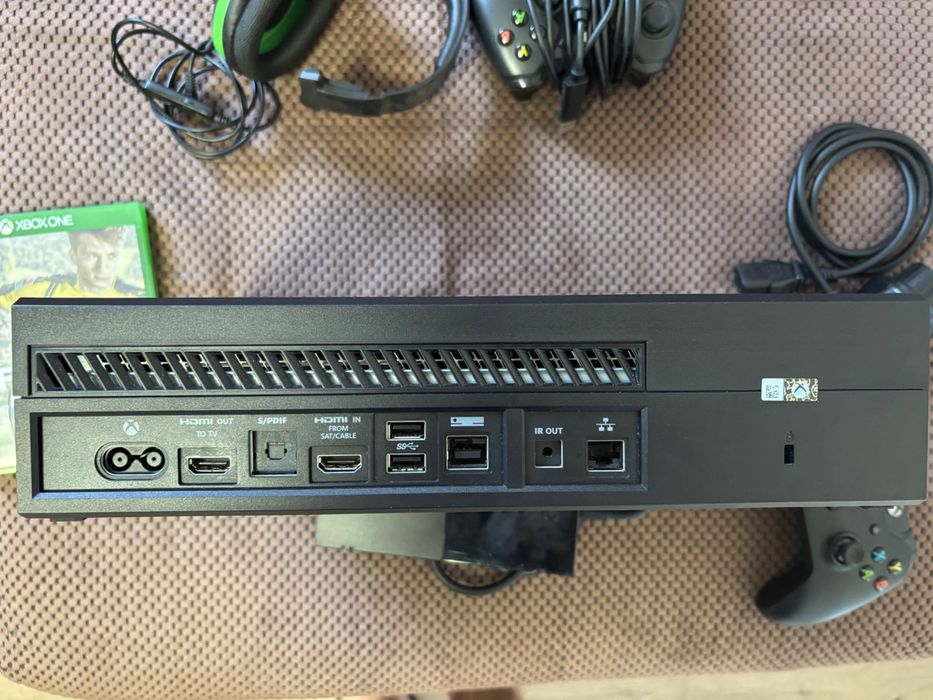 Xbox one 500gb комплект