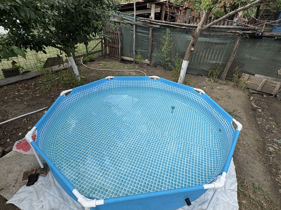 Vând piscină intex cu cadru metalic