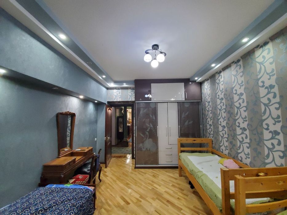 Сдам квартиру Ц1, ЦУМ, метро космонавты, 3-х комнатную, с ремонтом