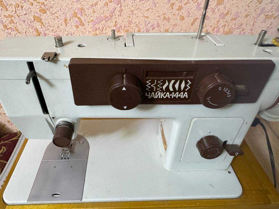 Продаю швейную машинку Чайка 144А