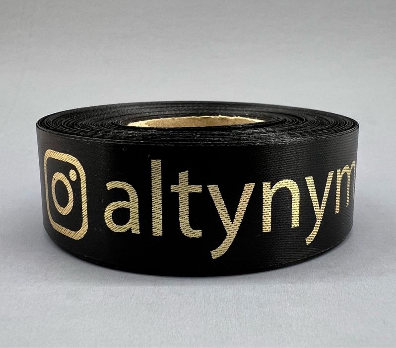 Печать на лентах стикеры бирки