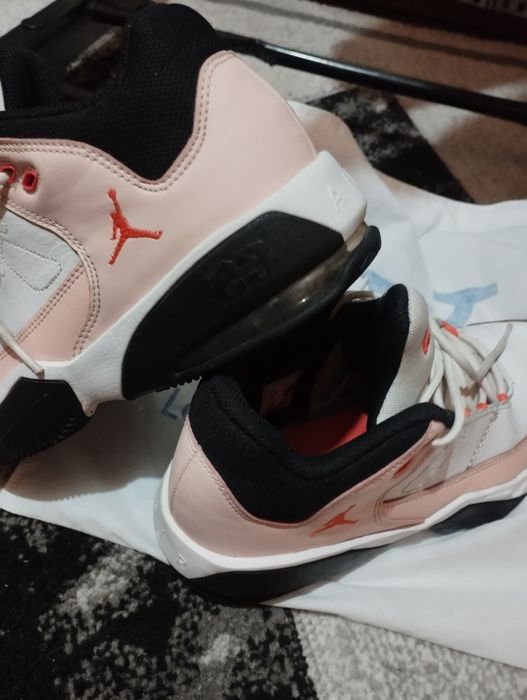 Vând ghete originale.