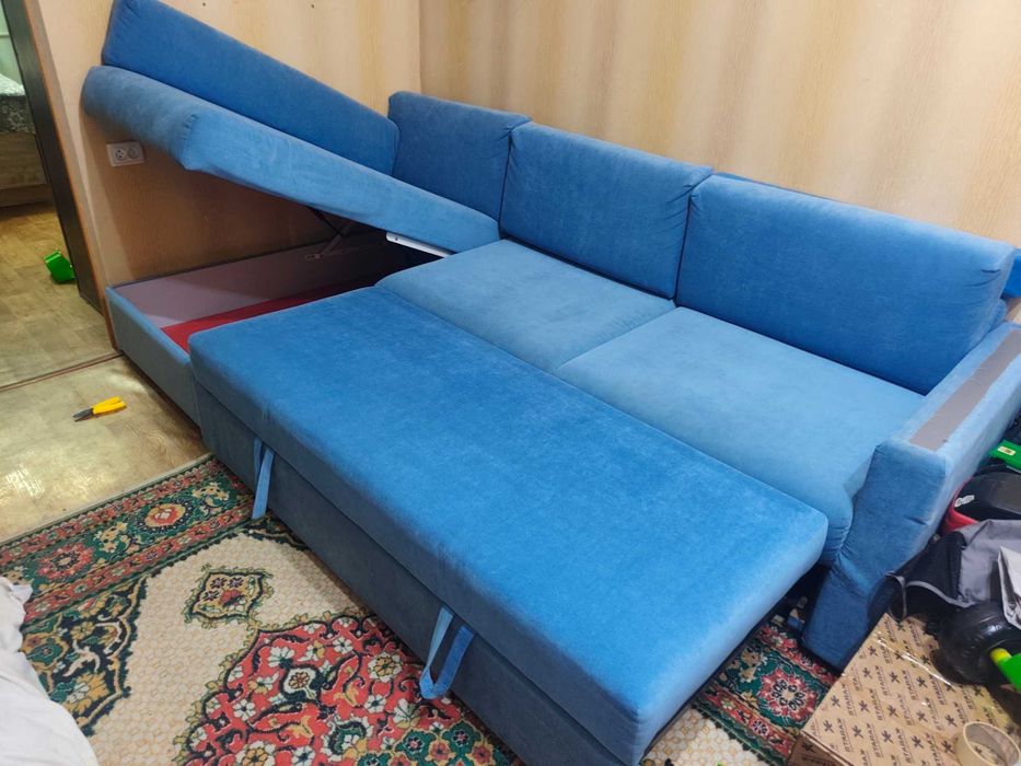 Продаёться угловой диван