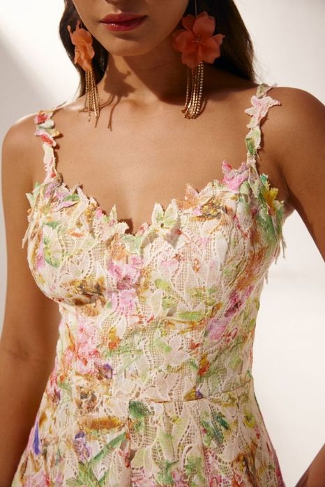 Vând rochie noua din dantelă