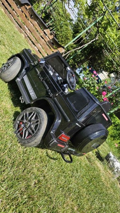 Акумулаторен джип Mercedes Benz G63 с меки гуми и кожена седалка