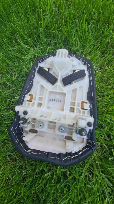 Sa scaun pasager R1 2004 2006 si carena dreapta
