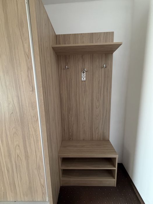 Vand 23 de seruri de mobilier