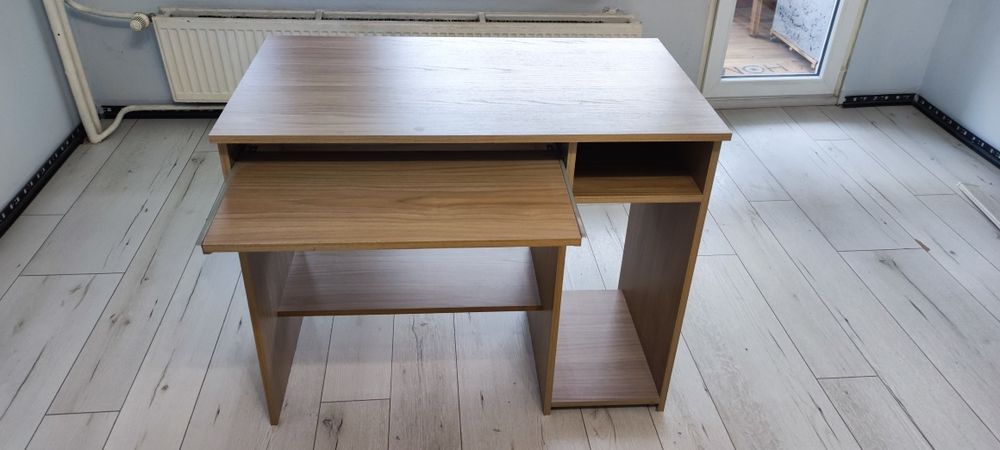 Продавам 2 ученически бюра