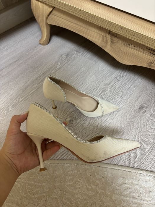 Туфли бежевое, красивое