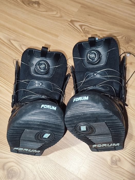 Boots snowboard marca Forum cu sistem de închidere Boa.