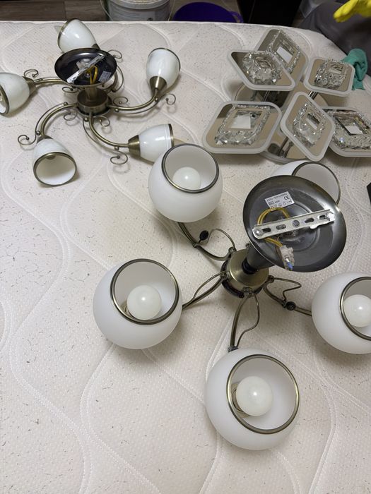 Люстры, вытяжка б/у