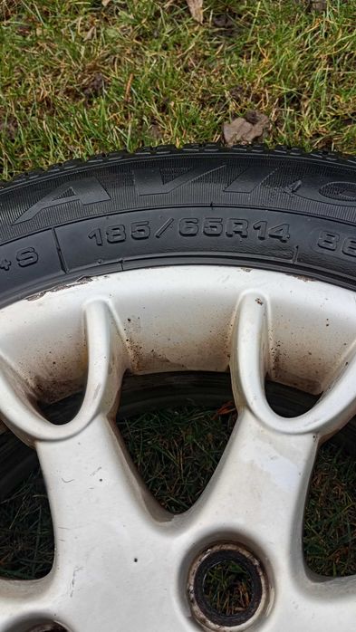 Vând genți aluminiu + 2 anvelope iarna