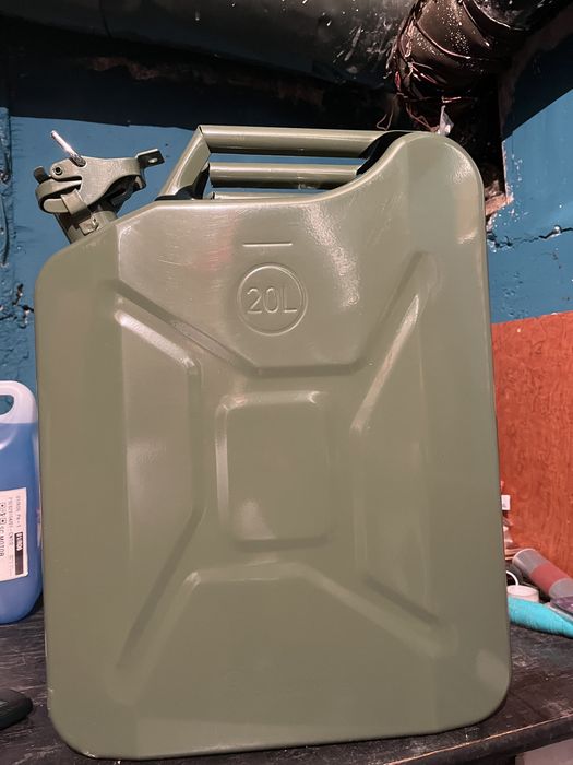 Vand canistra noua de 20l, este umpluta cu motorina!