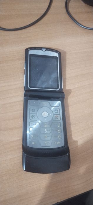 Продам телефон мотаролла в3