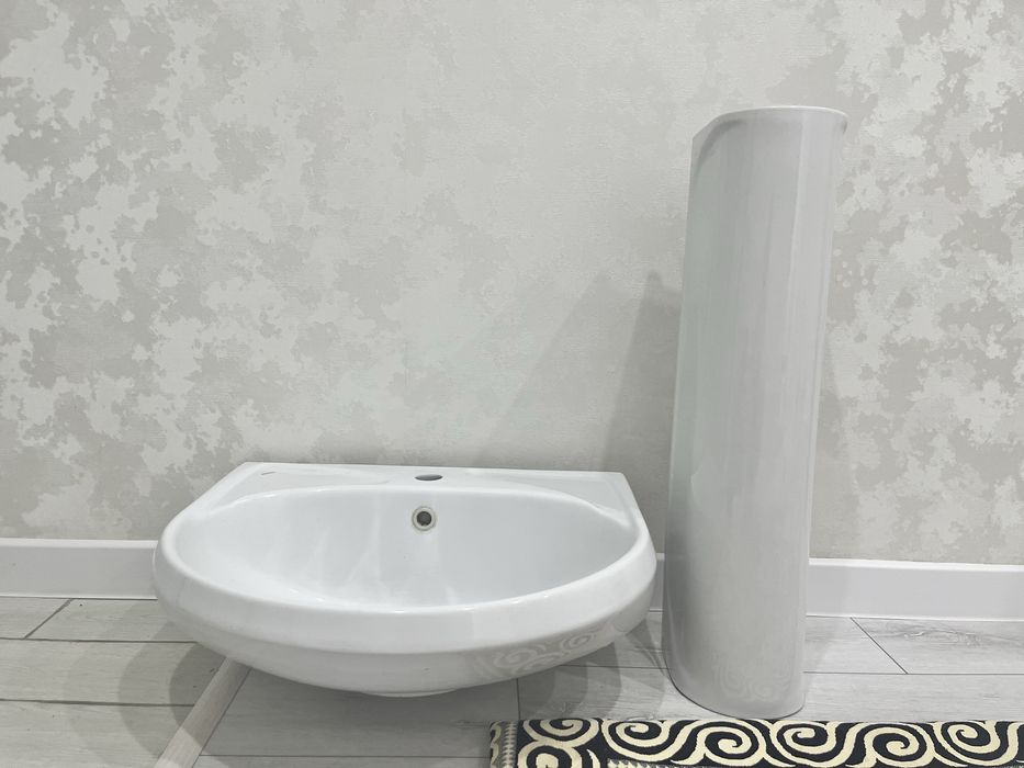 Продам раковину с пьедесталом (тюльпан)