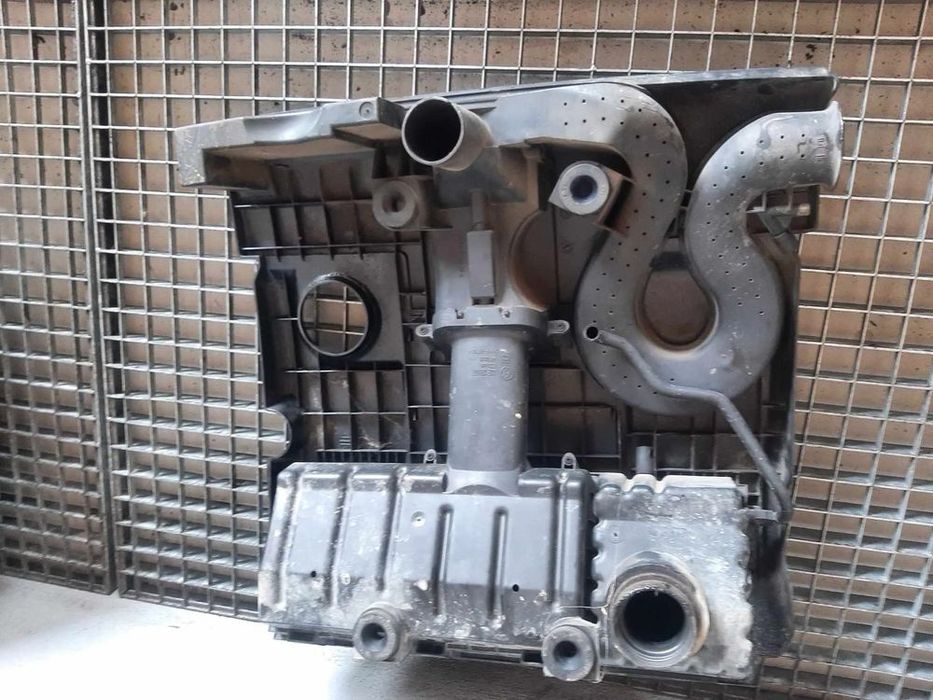 capac motor cu filtru aer  1.2 b  vw polo 9n 03e129607