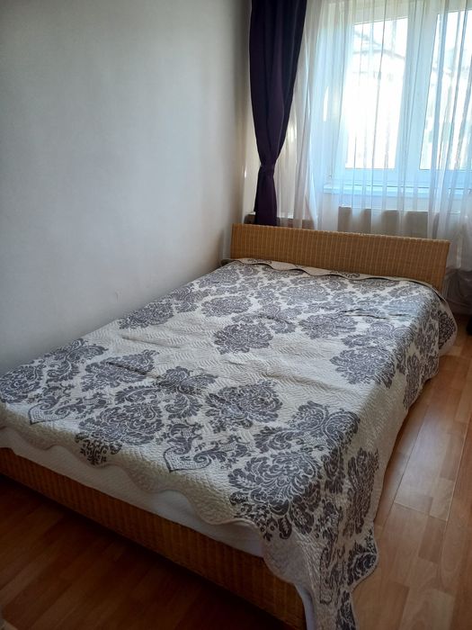 Vând pat cu somieră + saltea