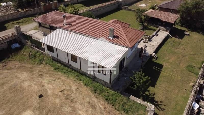ЕКСКЛУЗИВНО! Реновирана двуетажна къща c PЗП 113 кв.м в село Петров до