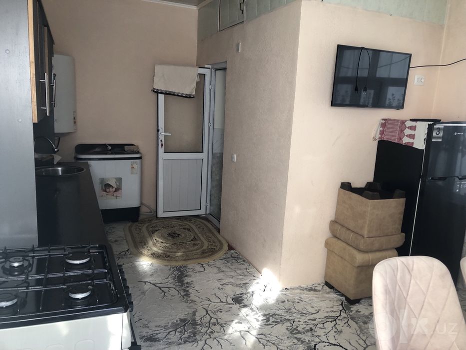 uy sotiladi 150 kv 3 hona oshxona adelnik jihozlari bilan svet gaz suv