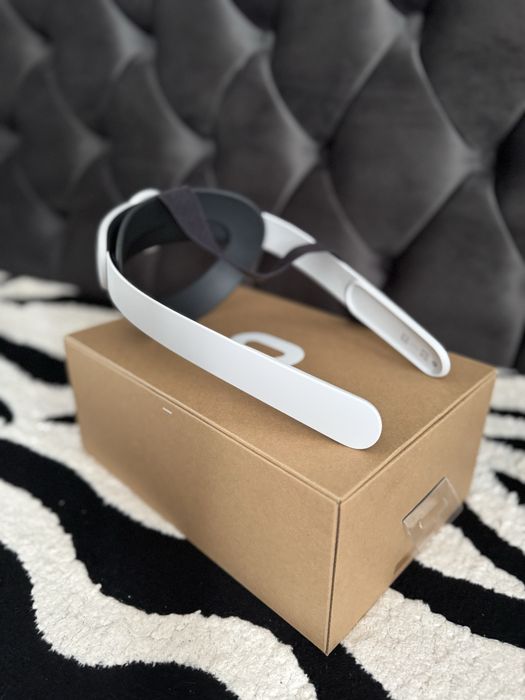 Ochelari VR META Quest 2, 128GB; Meta Oculus Quest 2 Elite Strap; Set interfete faciale si blocator de lumina Meta Quest 2.