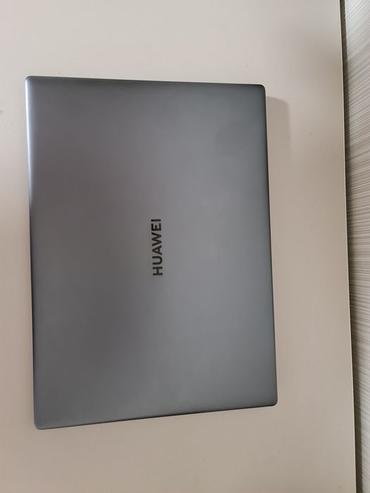 Vând HUAWEI MateBook X Pro – laptop premium, în stare foarte bună