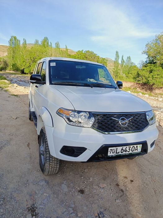 UAZ Patriot srochna sotiladi yangi