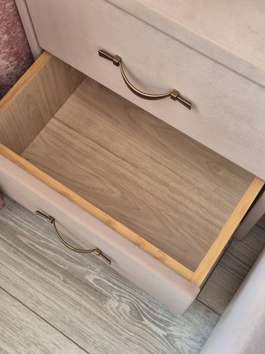 Продаю кровать и две тумбочки