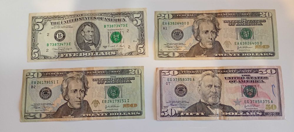 Dolari vechi de vanzare