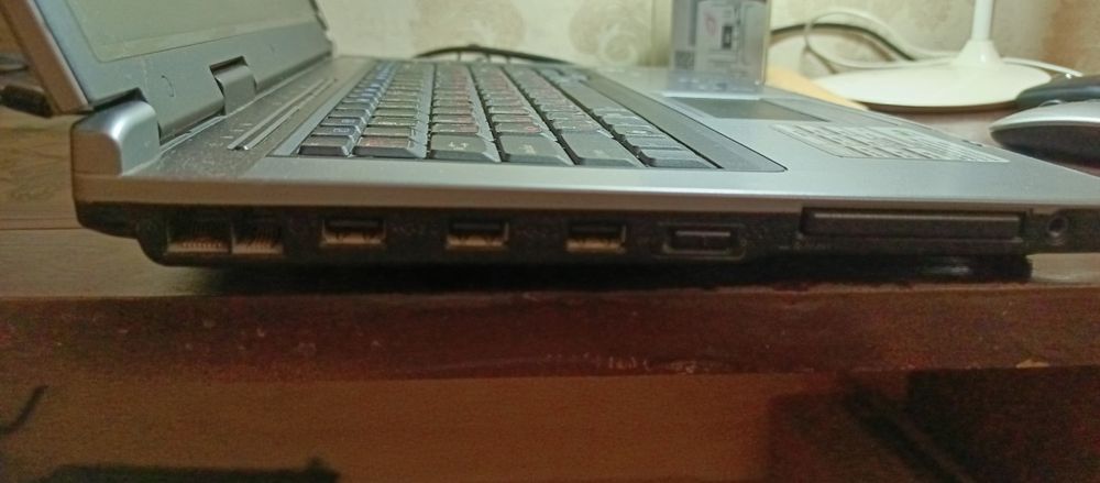 Ноутбук ASUS F5N (Windows 7 / 4 USB)