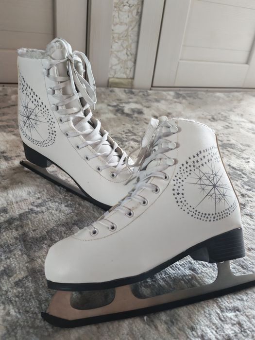 Продам коньки 40-41 размера