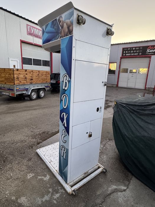 Боксова круша с монети