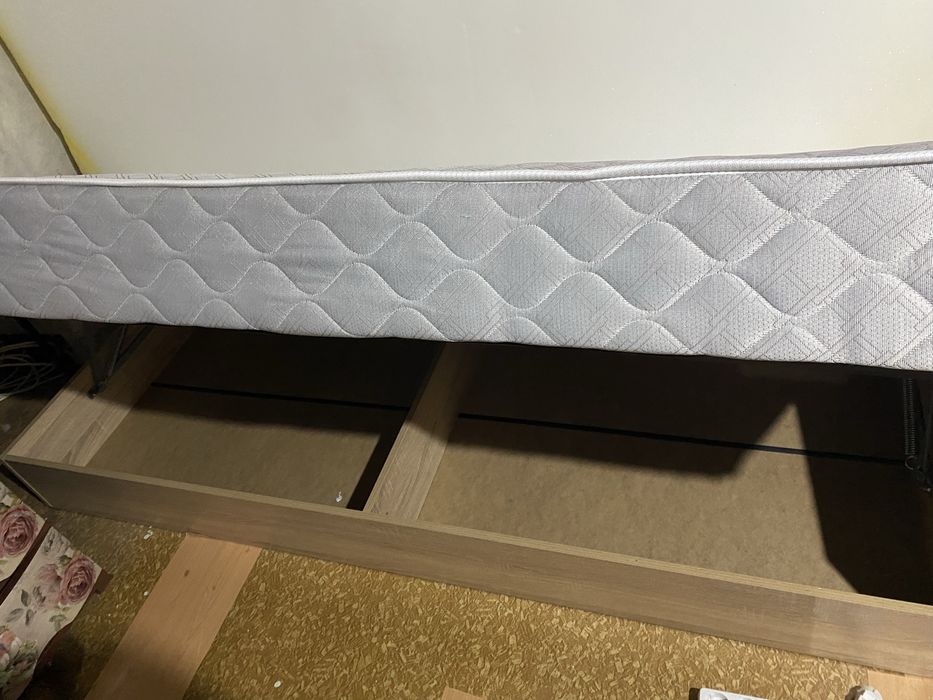 Единично легло с матрак