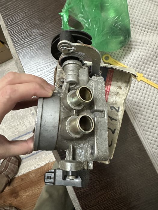 Продам Дроссельный патрубок