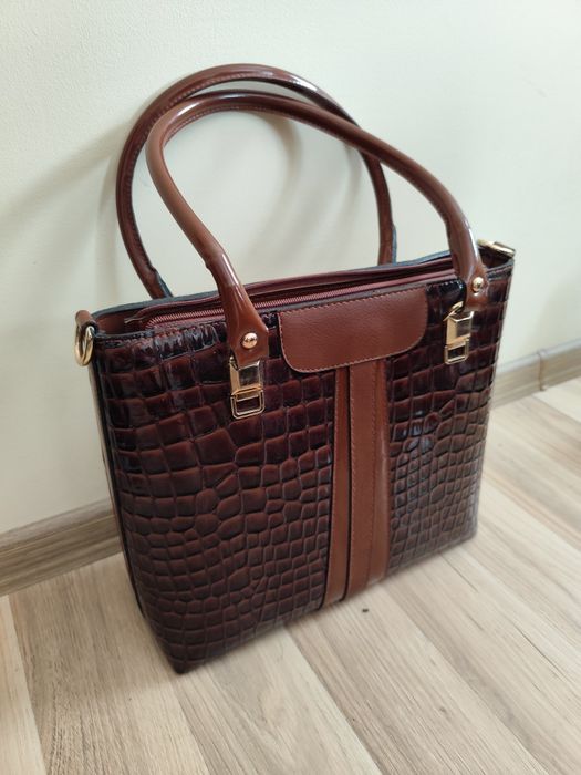 Продавам използвана кафява чанта