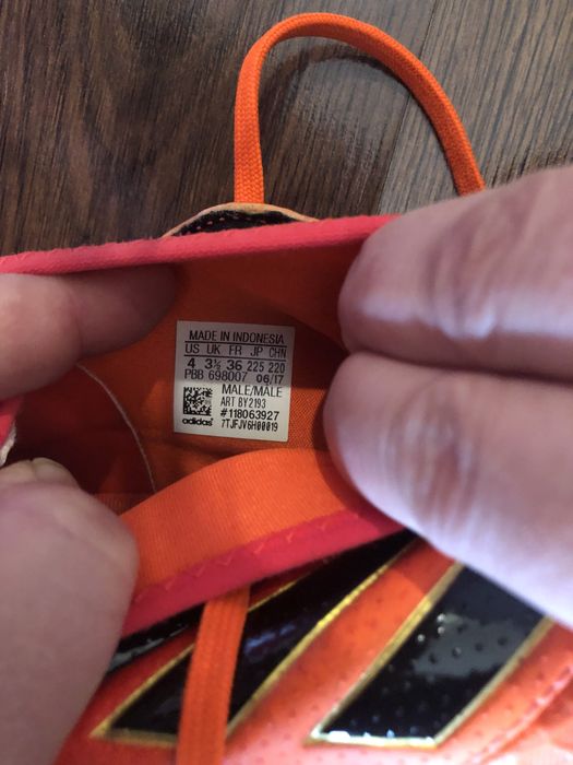 Оригинални маратонки и калеври/бутонки/ ADIDAS